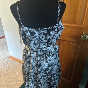 Beautiful ladies dress by Nine West (size large )